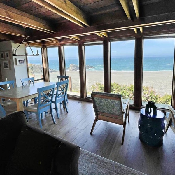 Your Oceanfront Experience - Hot Tub - Lovely Fenced Courtyard