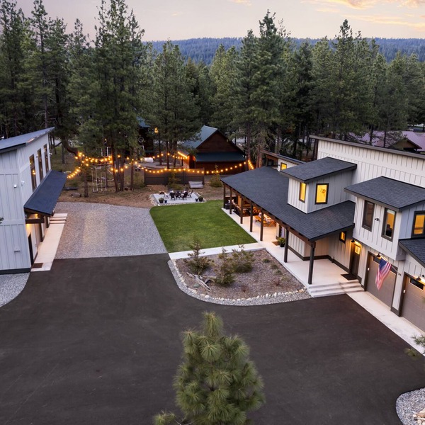 Your People Deserve This! 7BR/7BA, Pool Access, Sleeps 28 · 1PM Check-In/Out