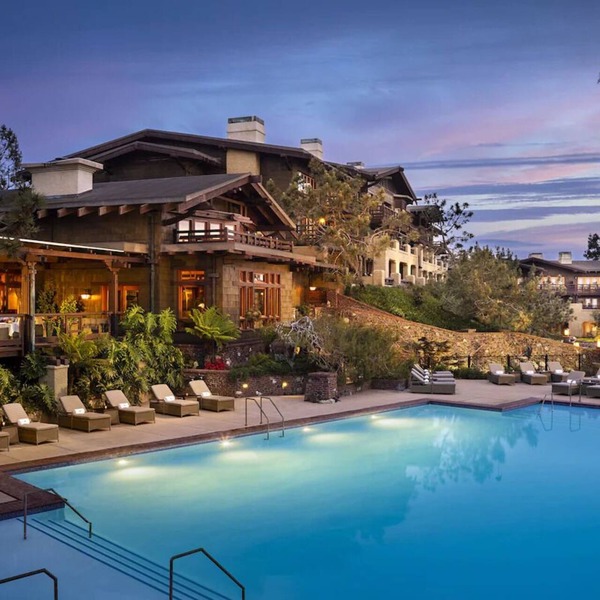 Your Ultimate Golf Getaway! Outdoor Pool, Pets Allowed, Close to Blacks Beach!