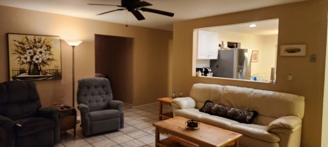 1 Acre Private Hillside Haven 4BR 2BA, 3 beds+1 futon, Spectacular Views!
