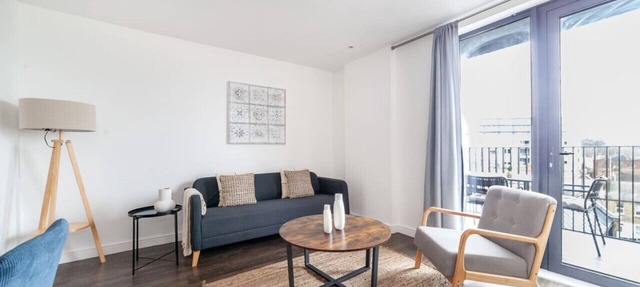 1 Bed Flat with Balcony in Woolwich