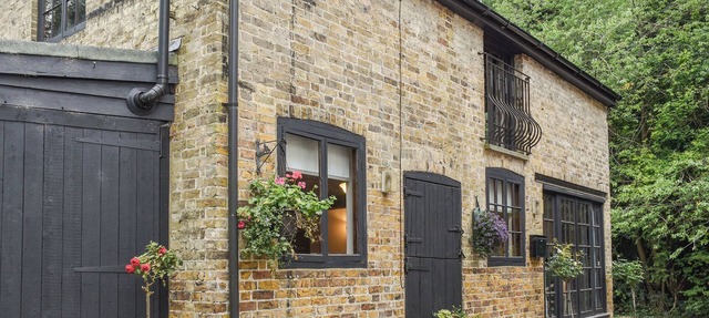 1 bedroom accommodation in Sarrett, near Rickmansworth