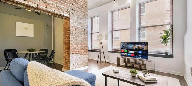 1 BR Downtown Pittsburgh with Best Roof Top View