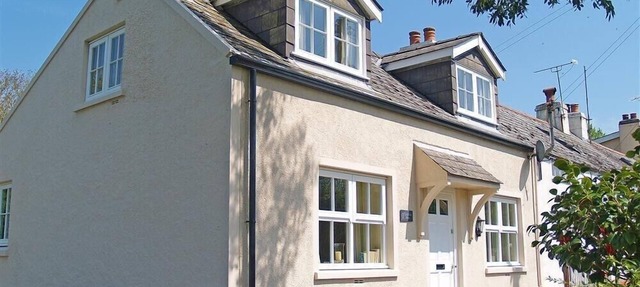 1 CHERITON ROW, family friendly, character holiday cottage in Tenby