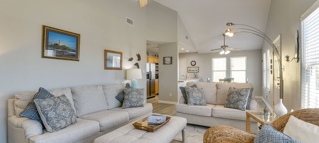 < 1 Mi to Beach! Poolside Retreat in Galveston