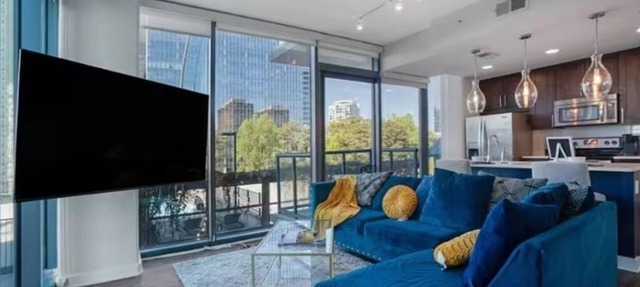 1 MIN WALK to Lennox MALL/5-star Restaurant/POOL/GYM 24hr