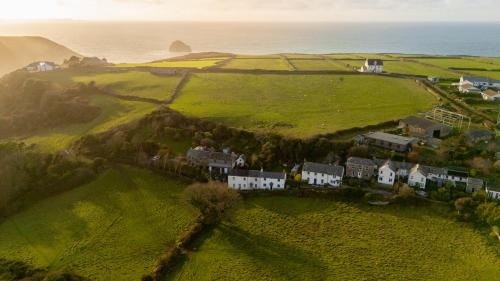 1 Rock Cottages