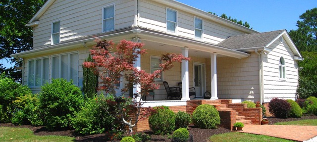 10 Acre 3 BR Waterfront Retreat on Thicket Creek has dock & neighborhood beach