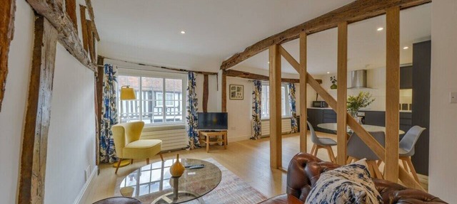 10% OFF Weekly Special Couples Leisure Sleeps 2