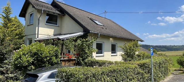152 m² vacation apartment Quiet location on the edge of the village Overlooking the Rhine Valley Opposite the Loreley