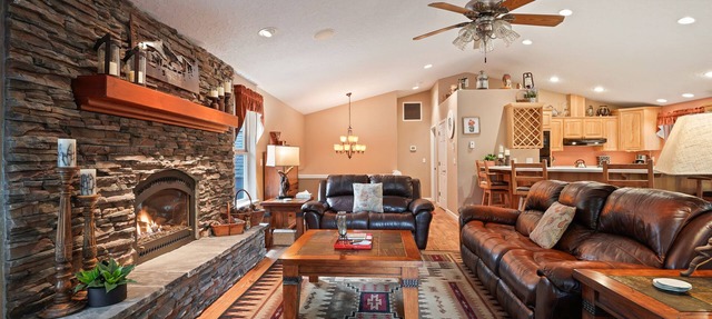 164 Jillian - Private, Peaceful Near Deschutes River, Hot Tub, Fenced Yard, Ping Pong, & Foosball
