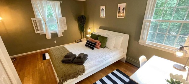 #17 Peerless Design Room with Private Bathroom!