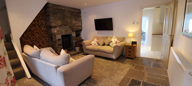 17th Century cottage with mountain views on the outskirts of Cardiff