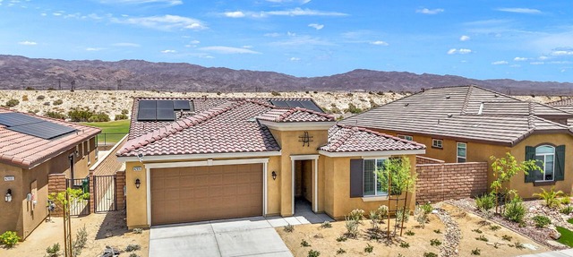 2,166 sq ft Home on Golf Course. Lodge Pools, Sports Courts & Fitness Center.