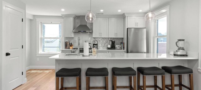 2 Bed, 1.5 Bath Stunning Apartment, Central Andover Location