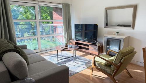 2 Bed Flat - Sleeps 6 - Negotiation for Contractors & Long Stays - Free Parking