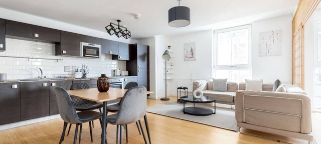 2 Bed Flat with Balcony in Dalston