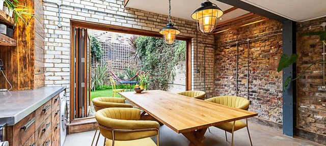 2 Bed Garden Retreat by Victoria Park