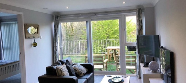 2 Bed Villa Sleeps 4 - Wifi Garden Sea Views