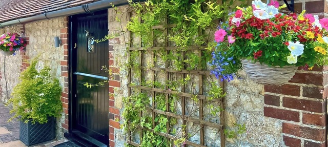 2 bedroom accommodation in Sellindge, near Folkestone