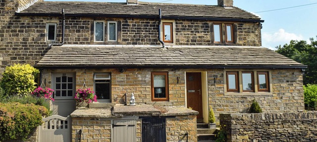 2 bedroom accommodation in Kirkburton, near Huddersfield