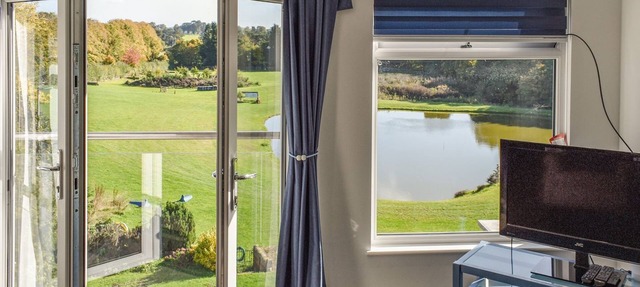 2 bedroom accommodation in Elmbridge