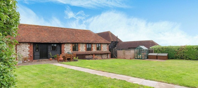 2 bedroom accommodation in Faversham