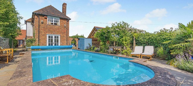 2 bedroom accommodation in Faversham