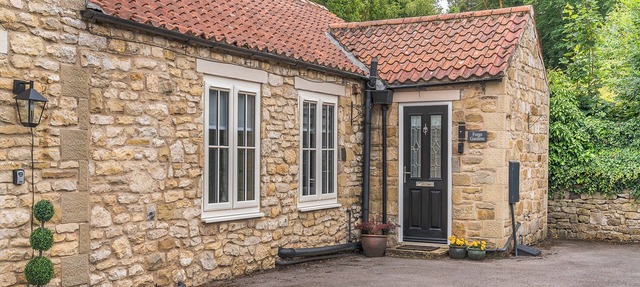 2 bedroom accommodation in Thornton Le Dale, near Pickering