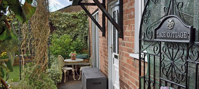 2 bedroom accommodation in Ashbourne