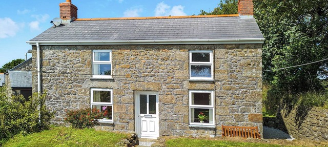 2 bedroom accommodation in Troon, near Camborne