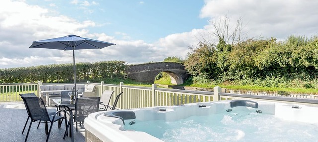 2 bedroom accommodation in Tetchill