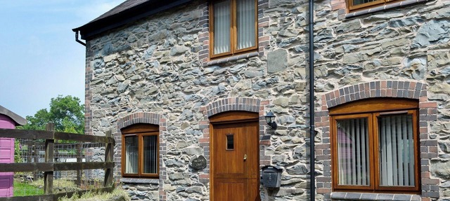 2 bedroom accommodation in Llangollen, near Wrexham