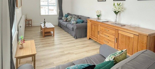 2 bedroom accommodation in Glossop