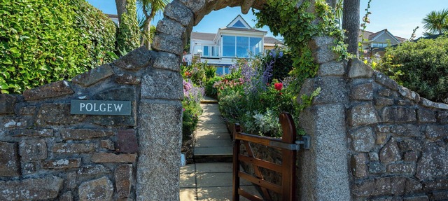 2 bedroom accommodation in Marazion