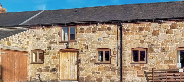 2 bedroom accommodation in Maesbury Marsh, near Oswestry