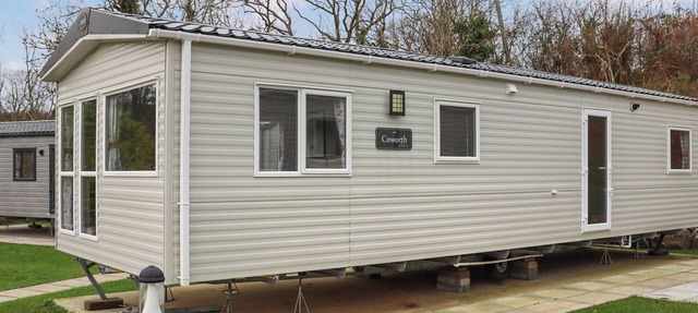 2 bedroom accommodation in Pendine