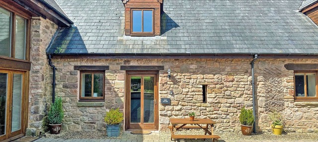 2 bedroom accommodation in Newland, near Coleford