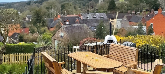 2 bedroom accommodation in Alton