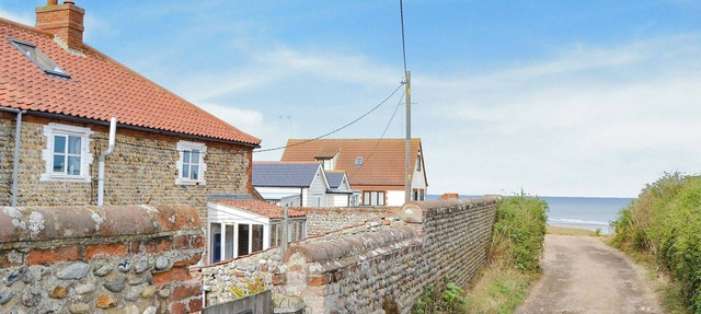 2 bedroom accommodation in Bacton