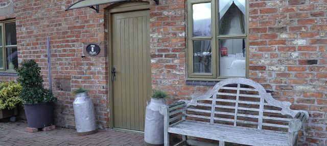 2 bedroom accommodation in Coddington, near Chester