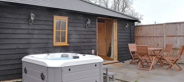 2 bedroom accommodation in Alkham, near Dover
