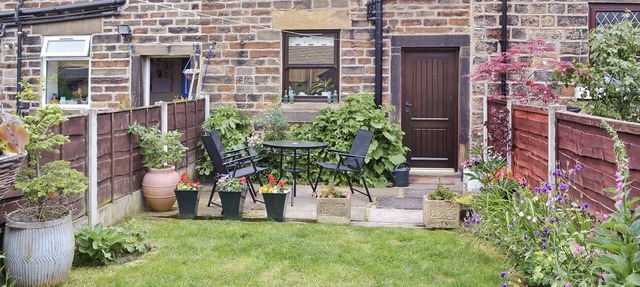 2 bedroom accommodation in Glossop