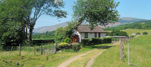 2 bedroom accommodation in Rumbling Bridge, near Kinross