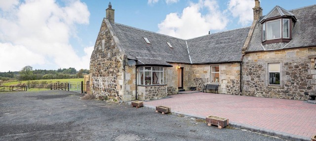 2 bedroom accommodation in Ayr