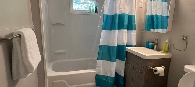 2 Bedroom, Efficiency Apartment Near Bus Stop And Trolley Line Near Downtown