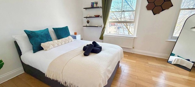 2 Bedroom Flat, Hackney Central.