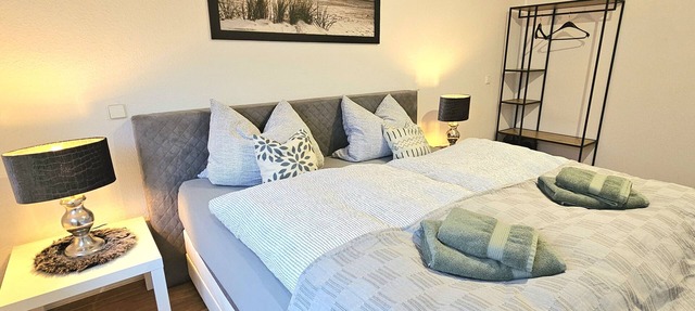 2 Bedroom*Kitchen*Smart TV* free Coffee,Wifi*parking