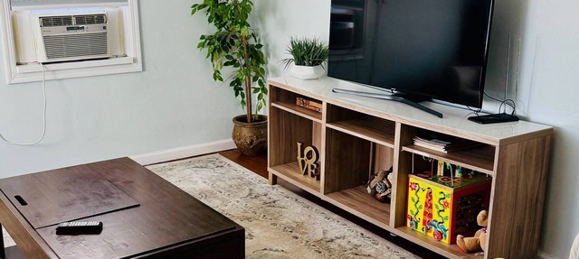2-bedroom unit private and cozy. Conveniently located near Met Life, NYC, HUMC