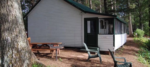 2 BR Waterfront Cottage Overlooking the Water and Mountain Sunsets!